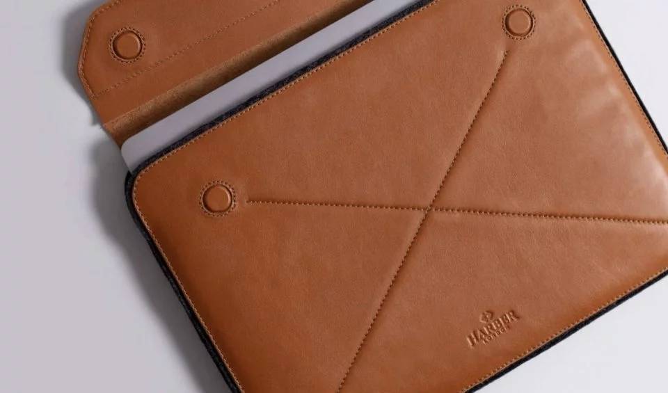 Harber London: The Magnetic Envelope Sleeve for iPad and Macbook