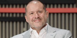 jony ive conferma di lavorare con openai a un dispositivo ai