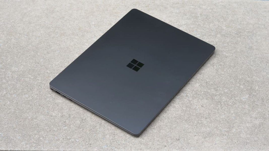 nuovo surface laptop design familiare, potenza lunar lake aa