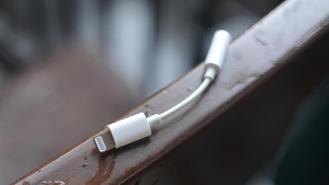 apple pronta a eliminare l’adattatore lightning per jack audio